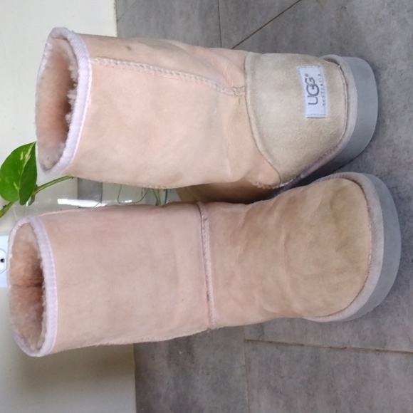 UGG AUSTRALIA BOOTS - Picture 3 of 12